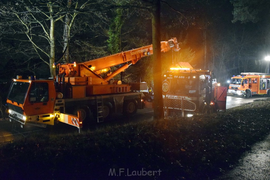 Container LKW umgestuerzt Koeln Brueck Bruecker- Dellbruecker Mauspfad P425.JPG - Miklos Laubert